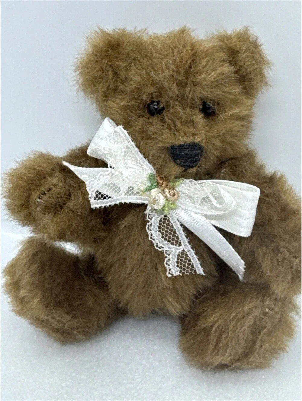 5” BEARLY THERE Company Linda Spiegel Bear Jointed Teddy Bear White Lace Bow